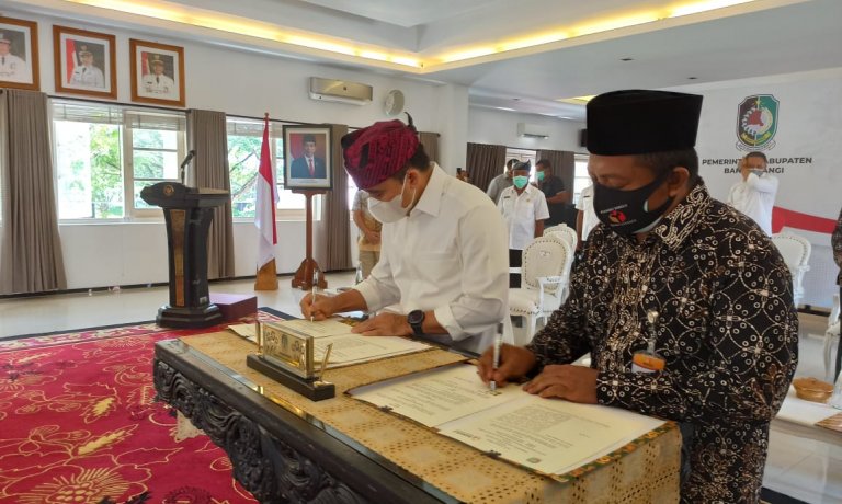 Bawaslu Banyuwangi Dampingi Ikrar Netralitas ASN Se-Kabupaten Banyuwangi.