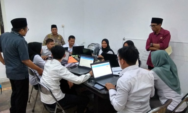 Delapan PPNPNS Bawaslu Banyuwangi Ikuti Tes Tertulis secara online