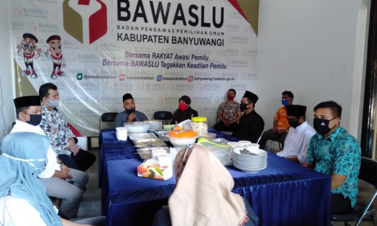 Jelang New Normal,  Bawaslu Kabupaten Banyuwangi Gelar Konsolidasi internal sekaligus Halalbihalal