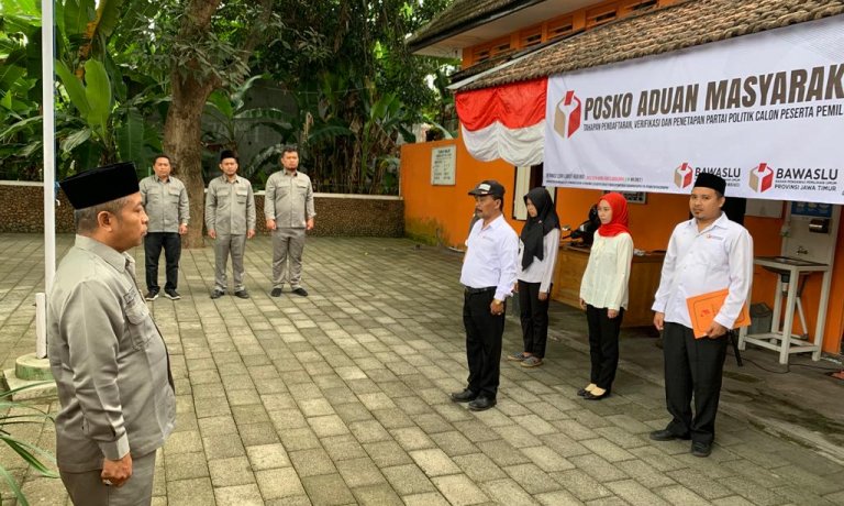 Pimpin Upacara Hari Kemerdekaan, Hamim sampaikan pesan pada jajaran sekretariat Bawaslu Banyuwangi