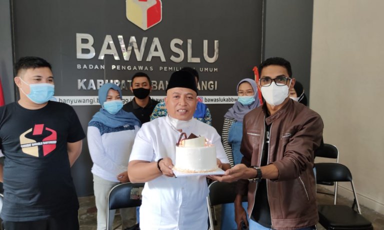 Sederhana, Peringatan HUT Bawaslu ke 13 Di Kabupaten Banyuwangi dalam masa Pendemi.