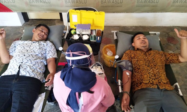 Wah, Donor Darah HUT Bawaslu ke 12 di Banyuwangi, Diserbu Pendonor