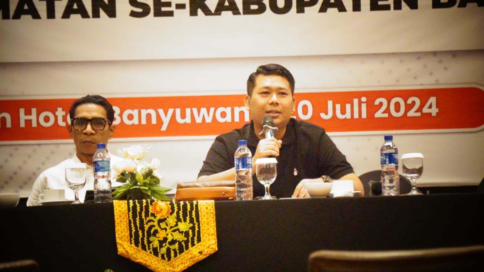 Anggota Bawaslu Kabupaten, Luqman Wahyudi saat memberikan sambutan kepada Panwaslu Kecamatan