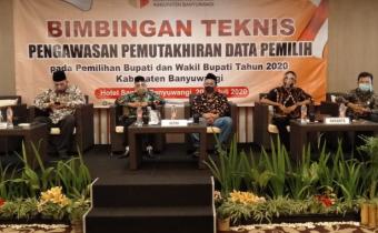 Lewat Bimtek, Bawaslu Banyuwangi bekali Panwascam penanganan pelanggaran Pemutakhiran Data Pemilih