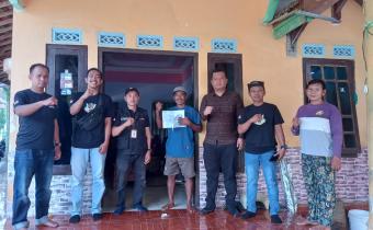 Anggota Bawaslu Kabupaten Banyuwangi, Joyo Adi Kusumo saat melakukan monitoring uji petik bersama Panwaslu Kecamatan Purwoharjo